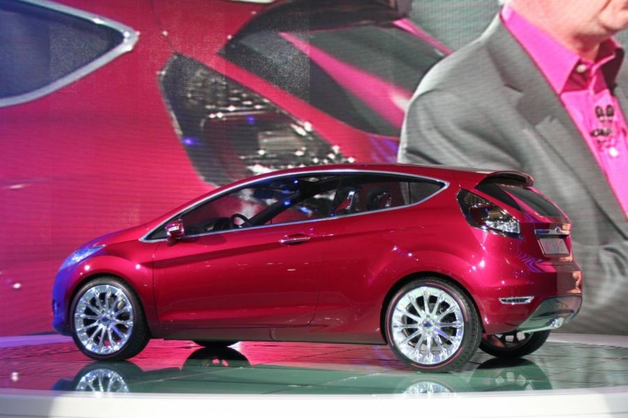  Ford Verve Concept 2007 года  (фото 24 из 37)